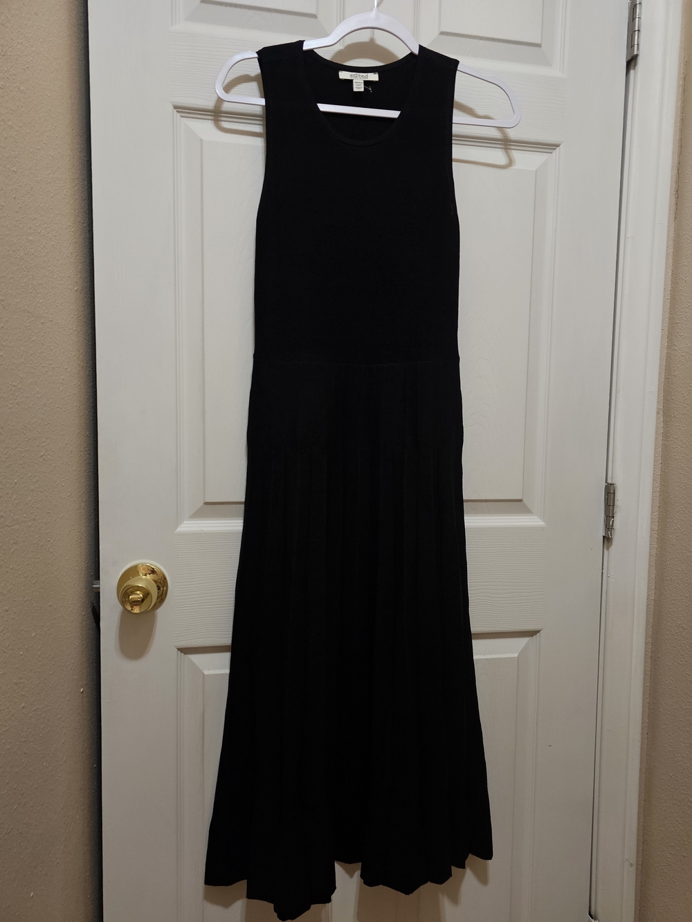 New Edited By Remi bader xs Sleeveless Black Pleated Midi Dress